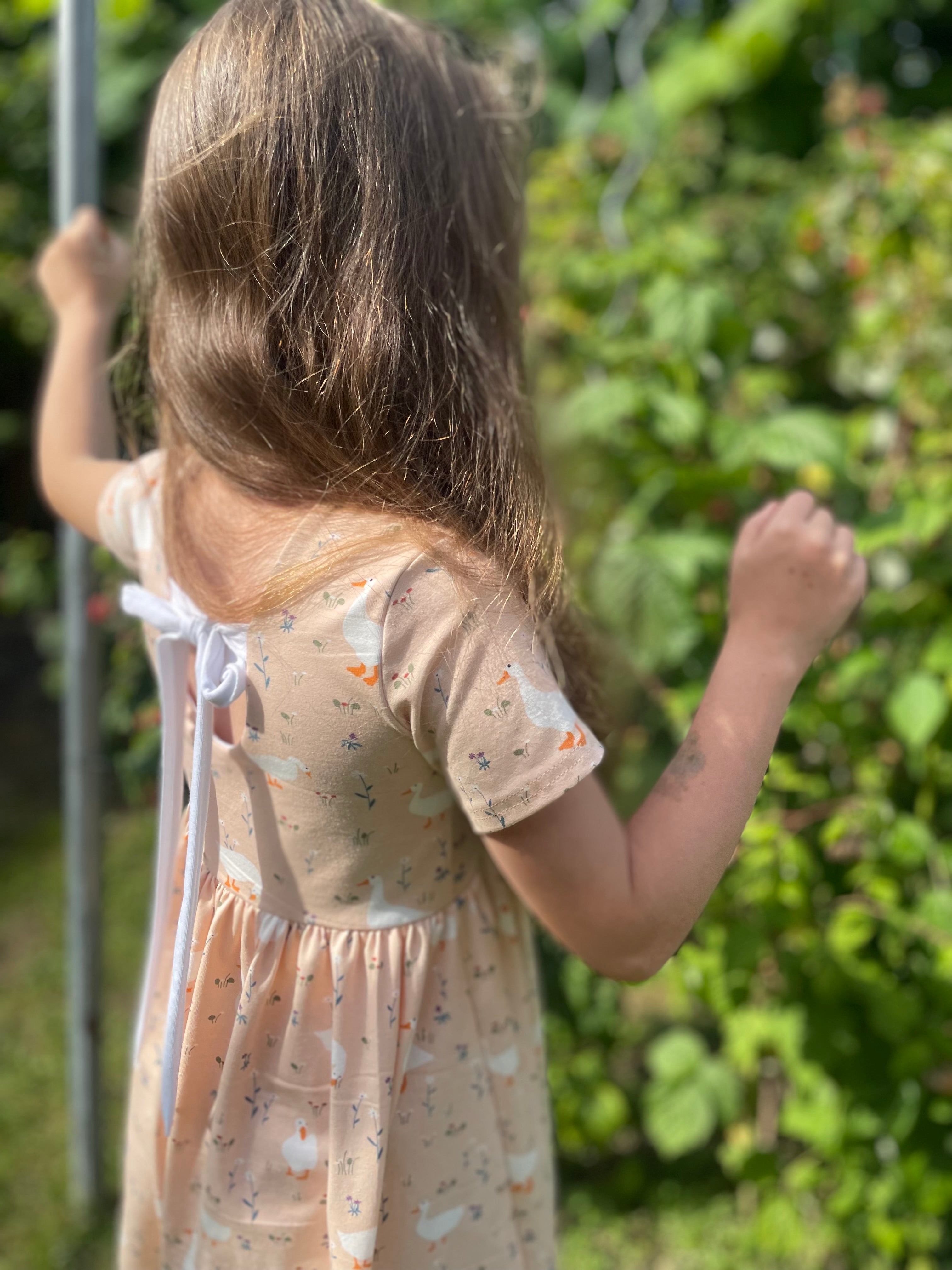 Šaty s odhaleným chrbtom "Kara" 80 - 134- PDF strih