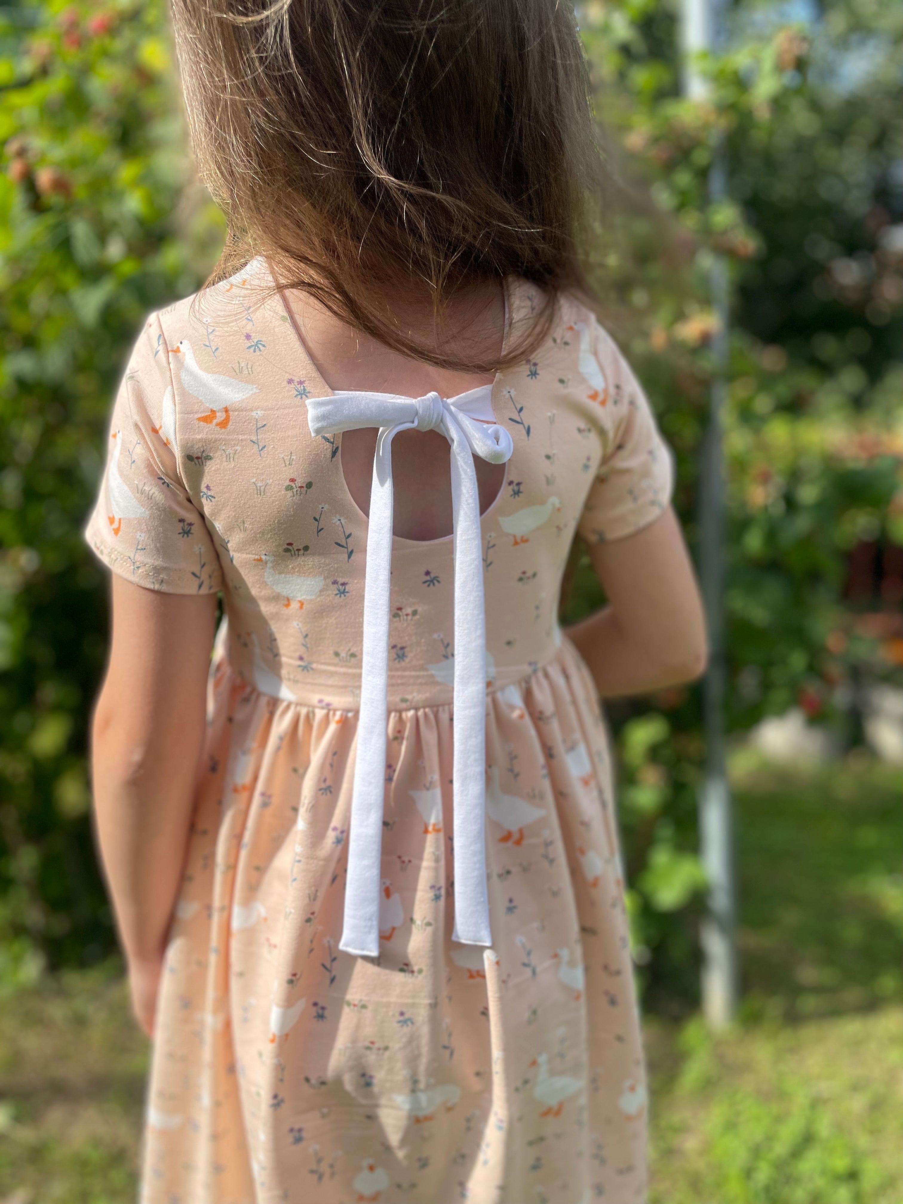 Šaty s odhaleným chrbtom "Kara" 80 - 134- PDF strih