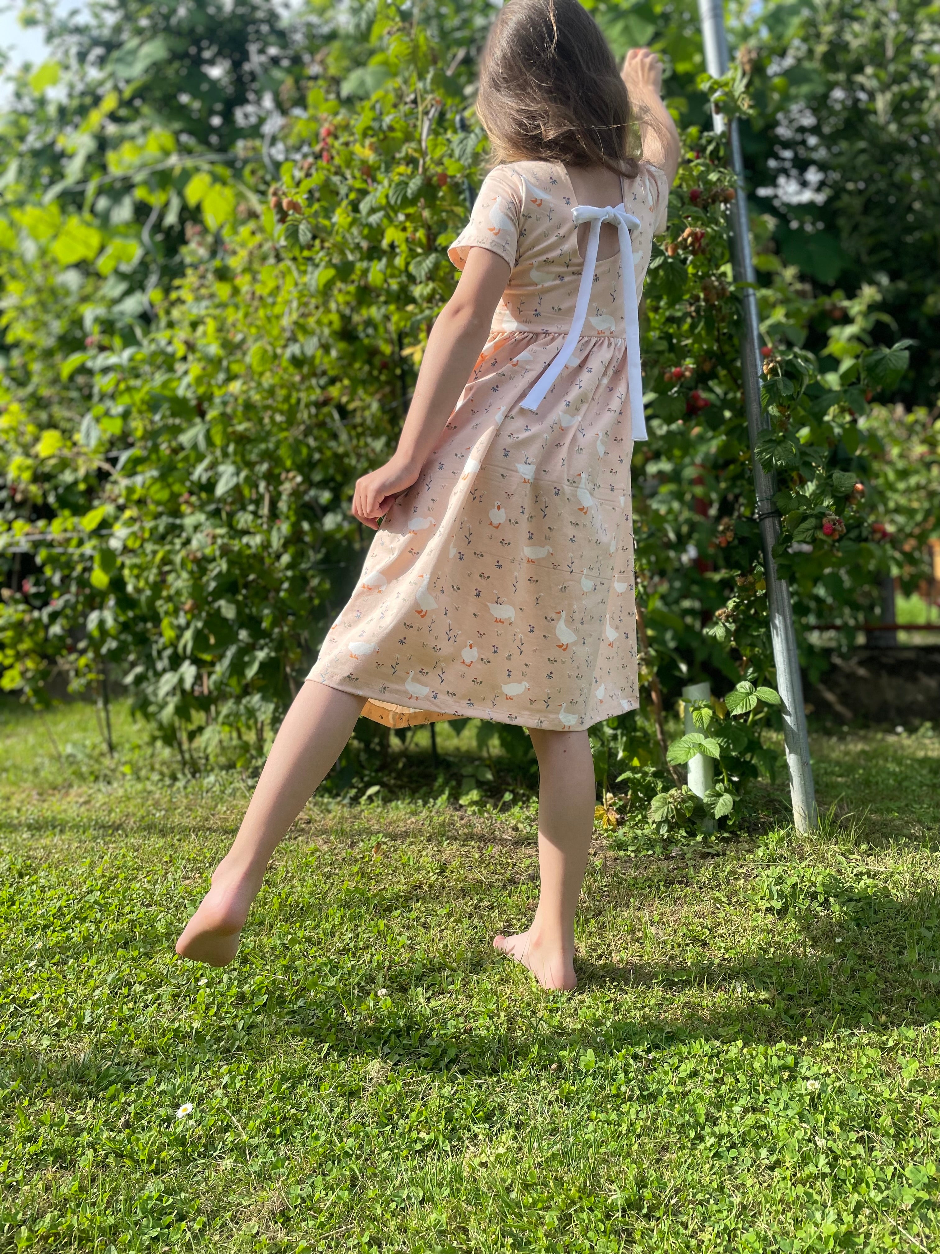 Šaty s odhaleným chrbtom "Kara" 80 - 134- PDF strih