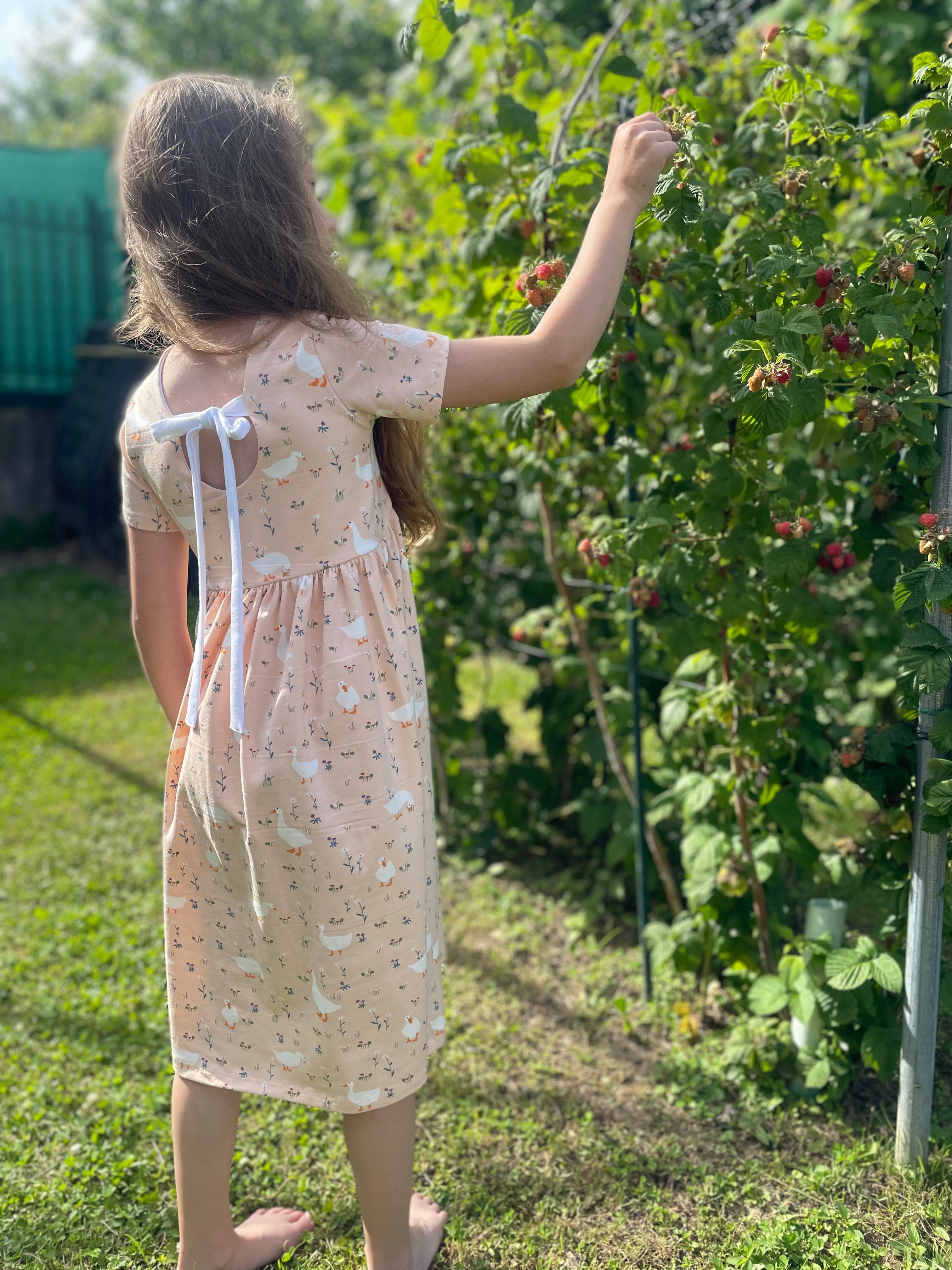 Šaty s odhaleným chrbtom "Kara" 80 - 134- PDF strih