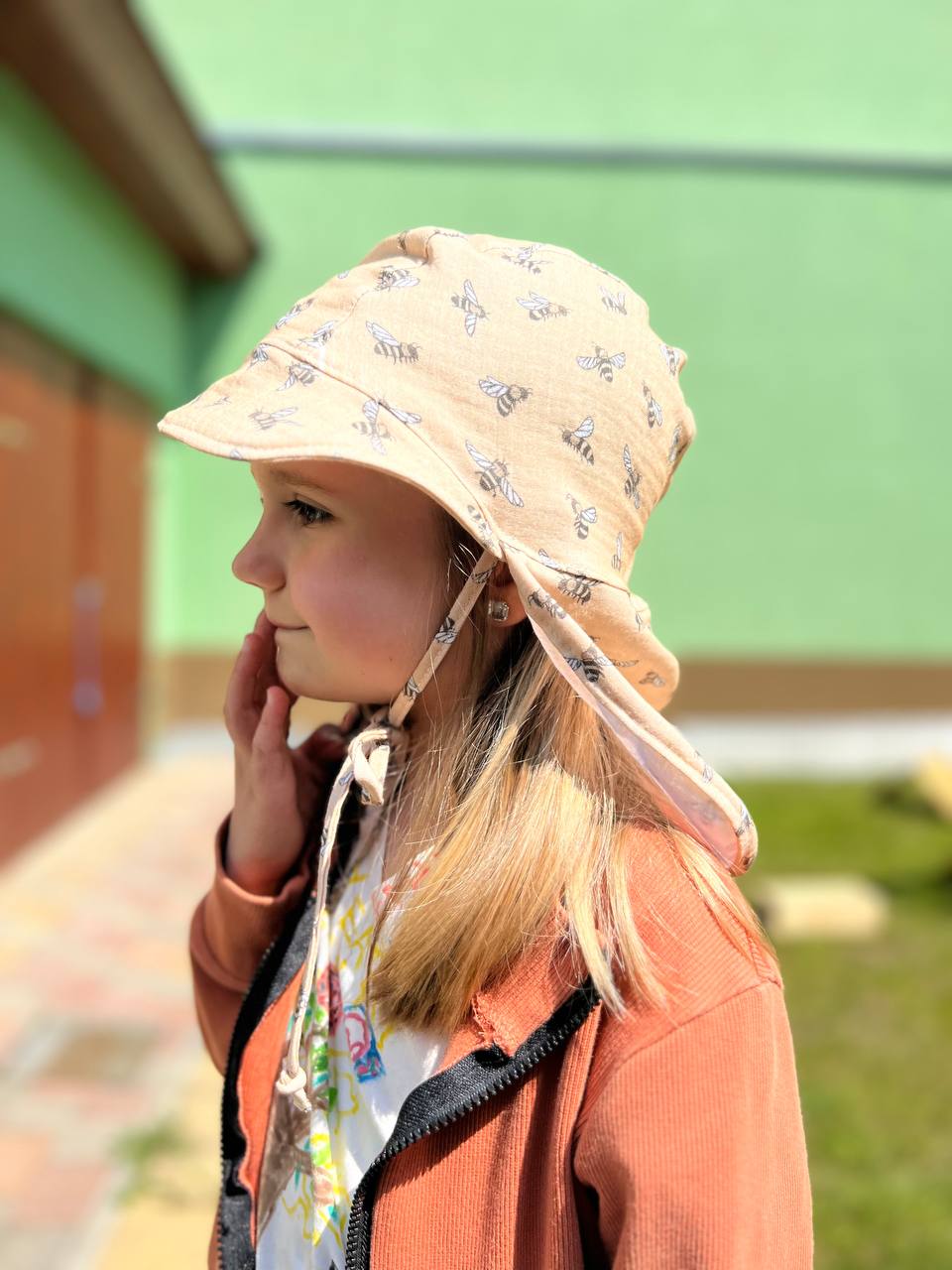 Střih na dětskou letní čepičku s kšiltem a saharou Jacob