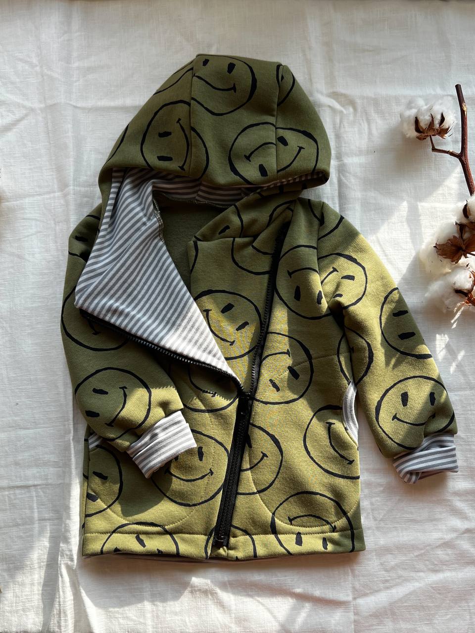 PDF střih na dětskou mikinu s kapucí a šikmým zipem "SMILE" - 62-164