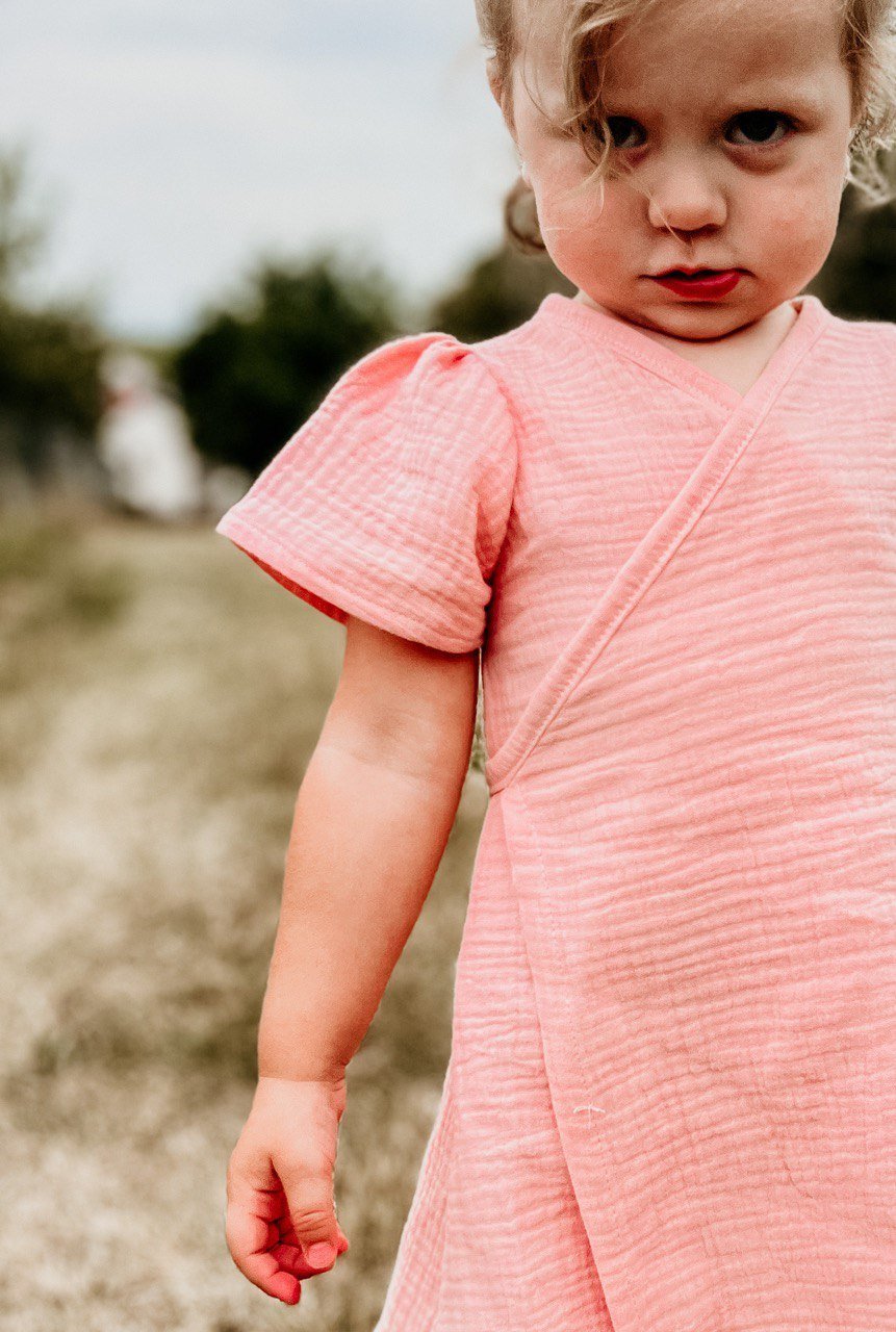 Střih na zavinovací dětské šaty " Chloe" - 56 - 140 - Šibabi.cz