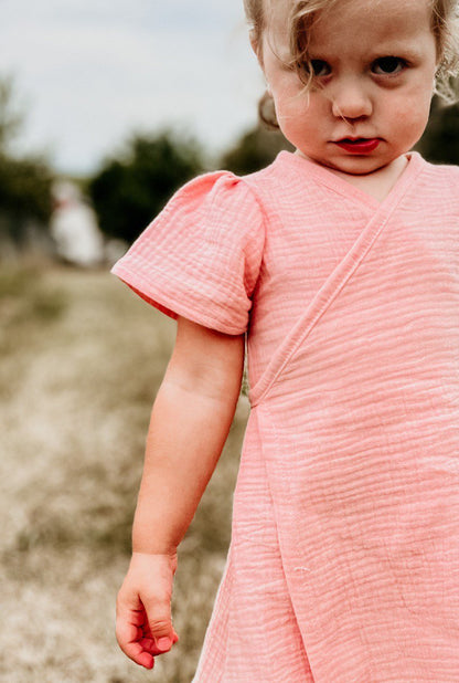 Střih na zavinovací dětské šaty " Chloe" - 56 - 140 - Šibabi.cz