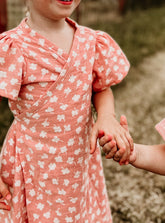 Střih na zavinovací dětské šaty " Chloe" - 56 - 140 - Šibabi.cz